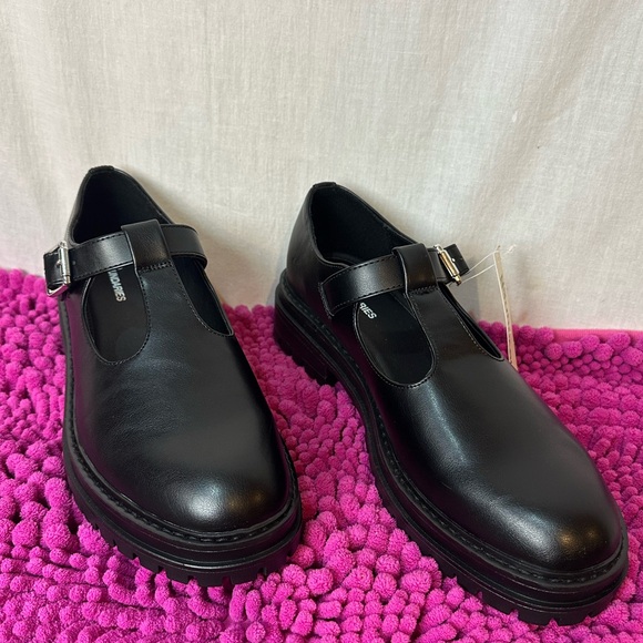 Woman’s No Boundaries Shoes - Picture 3 of 8